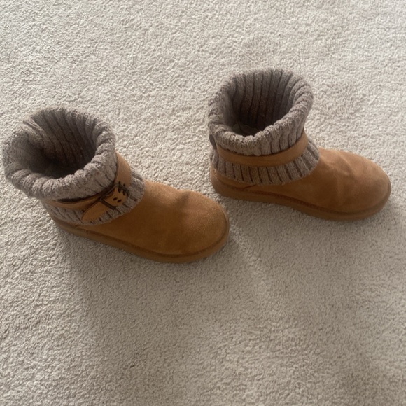 UGG Boot - Size US 4 Cambridge Chestnut Like New - Picture 3 of 8